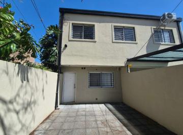 Casa de 4 ambientes, Quilmes · Venta de Casa en Duplex de 4 Amb con Cochera y Fondo Libre en Quilmes