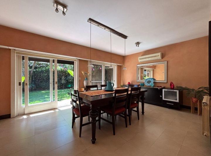 Casa · 350m² · 7 Ambientes · 5 Cocheras