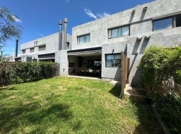 Casa · 190m² · 4 Ambientes · 2 Cocheras · Venta Dúplex de Categoría | 3 Dorm. | Housing Las Moras, Valle Escondido