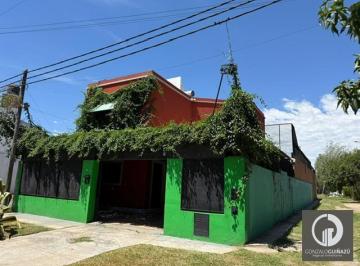 Casa · 400m² · 5 Ambientes · 2 Cocheras · Casa en Fisherton