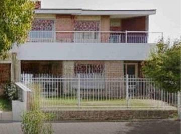Casa de 10 ambientes, Córdoba · Venta Ayacucho 4 Dormtorios, 3 Bñs, Gge X3, Galeria, Patio