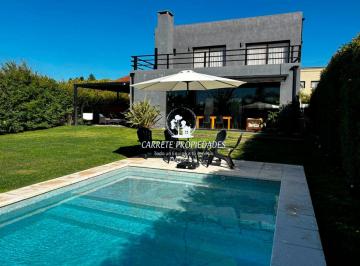 Casa de 4 ambientes, Pilar · Casa en Venta Estilo Moderno de 4 Ambientes con Pileta. Barrio Santa Guadalupe. Pilar