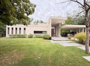 Casa · 280m² · 6 Ambientes · 2 Cocheras · Espectacular Residencia en Estancias del Pilar, Sector Golf