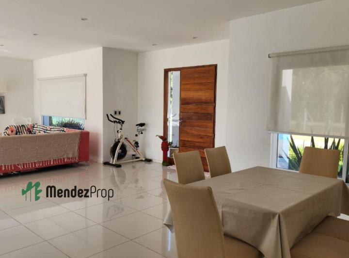 Casa · 161m² · 4 Ambientes · 3 Cocheras