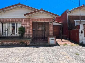 Casa de 3 ambientes, Miramar · Oportunidad en Miramar – Casa con Gran Potencial en Excelente Ubicación