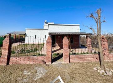 Casa · 110m² · 3 Ambientes · 1 Cochera · Casa en Zona Oeste