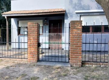 Casa · 171m² · 4 Ambientes · 1 Cochera · Venta Urgente! Propiedad en Coronel Vidal Escucha Ofertas!