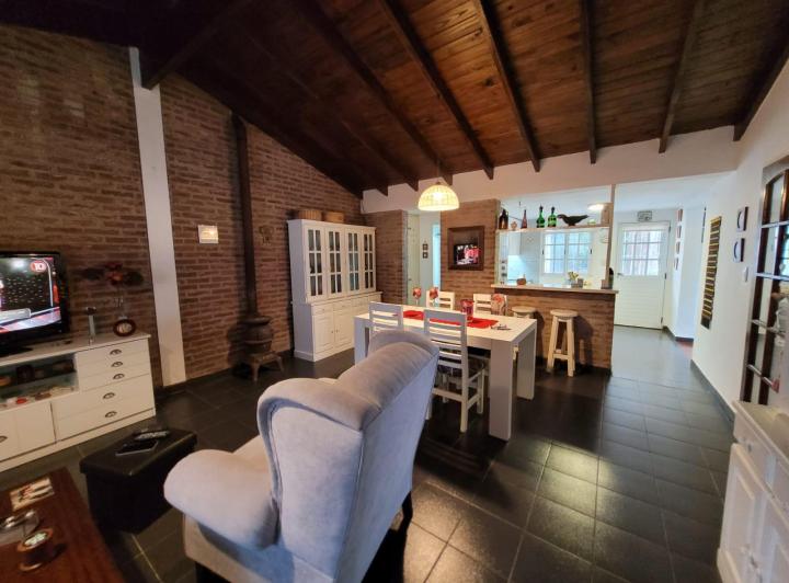 Casa · 100m² · 3 Ambientes · 1 Cochera