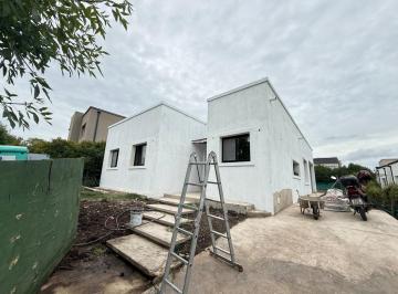 Casa · 121m² · 4 Ambientes · 2 Cocheras · Casa en Venta 3 Dorm Santa Elena Pilar del Este