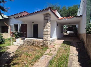Casa de 4 ambientes, Unquillo · Scoppa Inmobiliaria Alquila Casa 2 Dorm con Gran Patio y Parrilla