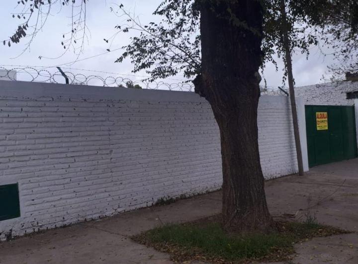 Bodega-Galpón · 330m² · 5 Ambientes · 8 Cocheras