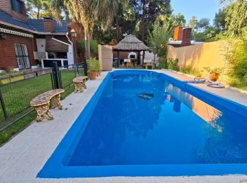 Casa · 120m² · 3 Ambientes · 4 Cocheras · Venta Casa Parque y Piscina Villa Amelia