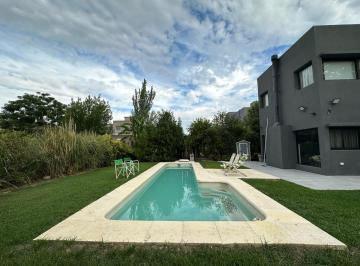 Casa · 600m² · 6 Ambientes · 2 Cocheras · Casa en Venta 6 Ambientes Barrio Cerrado Altos del Sol Ituzaingó