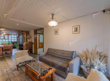 Casa de 4 ambientes, San Martín de los Andes · Casa en PH en Venta en El Centro de San Martin de Los Andes!