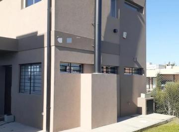 Casa · 80m² · 3 Ambientes · Casa en Alquiler - 2 Dorm. 2 Baños - Manuel B. Gonnet