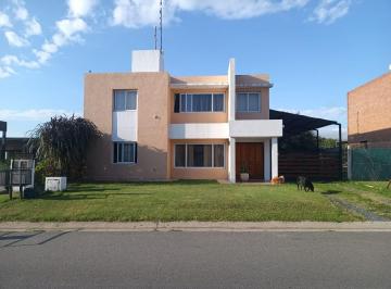 Casa · 190m² · 5 Ambientes · 3 Cocheras · Casa en Venta en Cañitas Malagueño, 4 Dorm., Terraza