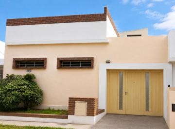 Casa de 5 ambientes, Córdoba · Casa Familiar en Venta en Alta Córdoba
