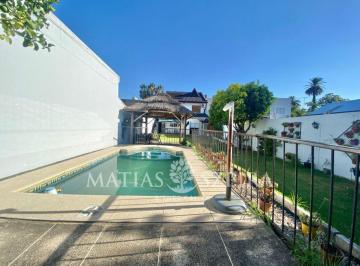 Casa · 200m² · 7 Ambientes · 1 Cochera · Chalet de Categoría con Piscina, Parque y Jacuzzi