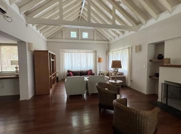 Casa · 330m² · 6 Ambientes · 2 Cocheras · Casa en Venta en Barrio Privado Grand Bell
