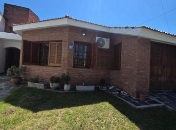 Casa · 250ha · 6 Ambientes · Casa en Venta Residencial Velez Sarfield 2 Dorm.