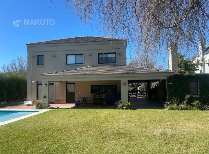 Casa · 255m² · 5 Ambientes · 4 Cocheras
