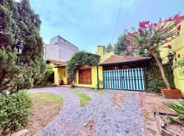 Casa de 4 ambientes, Ituzaingó · Amplio Chalet en Zona Súper Residencial de Ituzaingo Norte en Las Cercanías del Centro Comercial y D