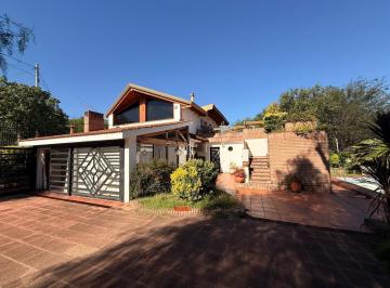 Casa · 334m² · 4 Ambientes · 6 Cocheras · En Venta Casa en Villa Carlos Paz Costanera