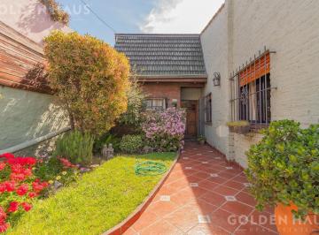 Casa · 160m² · 2 Dormitorios · 2 Cocheras · Casa en Villa Raffo