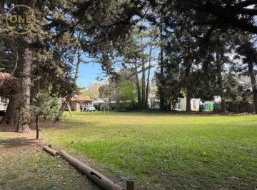 Casa · 180m² · 4 Ambientes · 1 Cochera · Casa en Venta en 132 Entre 421 y 423, Villa Elisa