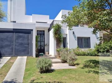 Casa · 310m² · 7 Ambientes · 1 Cochera · Casa Espectacular en Riberas de Manantiales - 4 Dor Pileta!