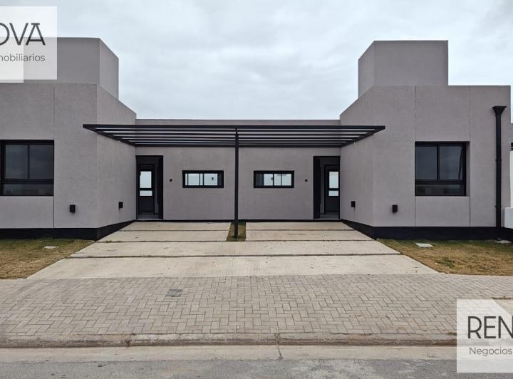 Casa · 80m² · 4 Ambientes · 2 Cocheras