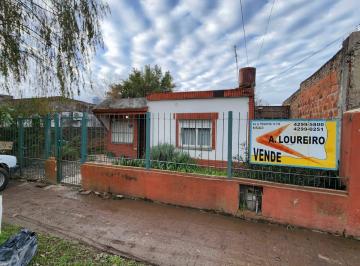 Casa · 58m² · 3 Ambientes · 1 Cochera · Casa en Venta a 150 m de Av Republica Argentina