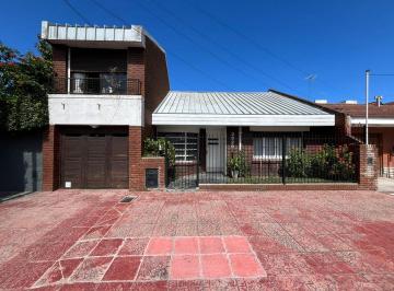 Casa · 157m² · 4 Ambientes · 2 Cocheras · Venta Casa 4 Ambientes con Cochera y Patio con Parrilla