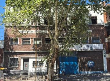 Local comercial · 1000m² · Local en Barracas de 1.000 m² con Entrada Semi - Alquiler