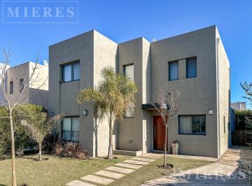 Casa · 150m² · 4 Ambientes · 2 Cocheras · Casa en Venta en El Barrio Vila Marina I - Villanueva