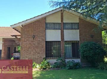 Casa · 130m² · 4 Ambientes · 2 Cocheras · Casa Quinta en Venta 4 Ambientes en Tortuguitas