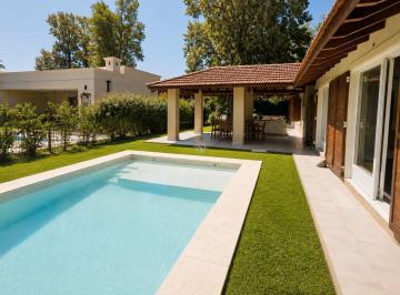 Casa · 212m² · 4 Ambientes · 5 Cocheras · Casa Chalet en Venta en Mapuche Country Club, Pilar, G. B. a. Zona Norte