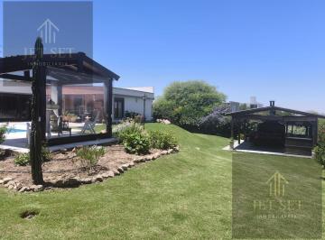 Casa · 304m² · 7 Ambientes · Casa en Country El Anglo