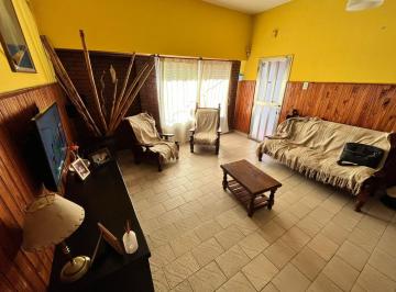 Casa · 230m² · 4 Ambientes · 1 Cochera · Casa en Venta Tres Dorm. Excelente Barra 700 Bis Rosario
