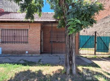 Casa · 70m² · 3 Ambientes · 3 Cocheras · Casa Venta Moron Dos Dorm.