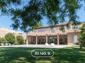 Casa · 430m² · 9 Ambientes · 4 Cocheras · Casa en Venta de 4 Dorm. en La Santina
