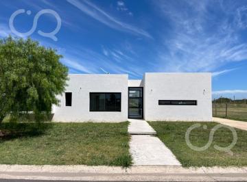 Casa · 136m² · 4 Ambientes · 2 Cocheras · Casa en Venta en San Sebastian a Estrenar - Area 8