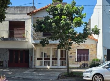 Casa de 4 ambientes, La Plata · Casa de Tres Dorm., Sobre Lote de 8 X 25 m.