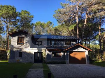 Casa · 291m² · 3 Dormitorios · 2 Cocheras · Casa - Carilo