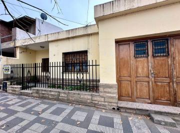 Casa · 190m² · 6 Ambientes · 1 Cochera · Casa en Zona Sagrado Corazon