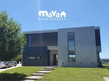 Casa · 180m² · 4 Ambientes · 4 Cocheras · Casa en Alquiler - El Cantón