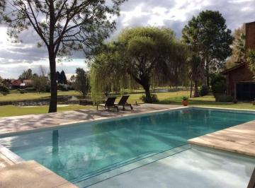 Casa · 340m² · 6 Ambientes · 4 Cocheras · Casa en Venta en Club Náutico Escobar con Marinas