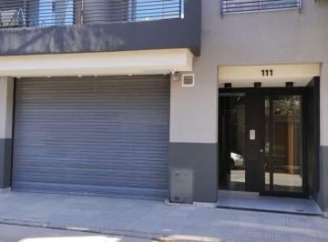 Departamento de 1 ambiente, Caballito · Excelente Semi Piso Monoambiente Al Frente con Balcón en Alquiler