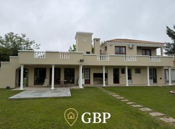 Casa · 204m² · 5 Ambientes · 2 Cocheras · Casa en Alquiler en Canning Barrio Fincas Chacras