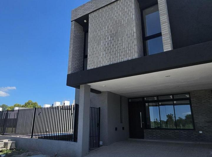Casa · 180m² · 5 Ambientes · 2 Cocheras